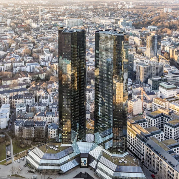 Hoofdkantoor van de skyline van Frankfurt met Deutsche Bank — Stockfoto