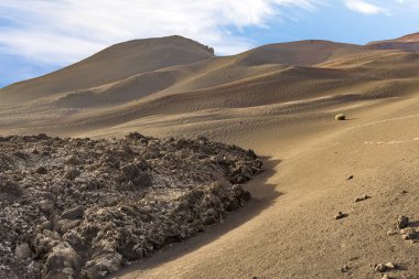 gün batımında volkan peyzaj 