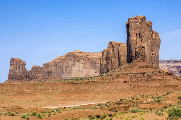 Formacji piaskowca gigant w monument valley — Zdjęcie stockowe