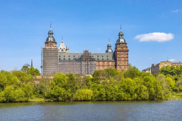 Fachada do antigo castelo de Aschaffenburg — Fotografia de Stock