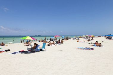 İnsanlar Güney plaj eğlenin