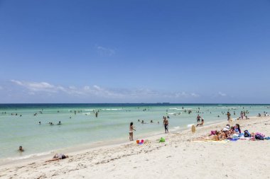 İnsanlar Güney plaj eğlenin