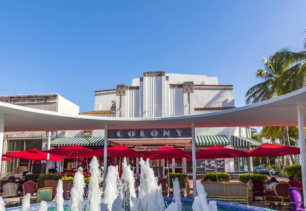 Famous Colony Art Deco Theater in Lincoln Road, South Beach, Mia — Stock Photo, Image