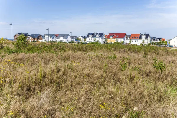 New housing area in beautiful landscape — Stock Photo, Image