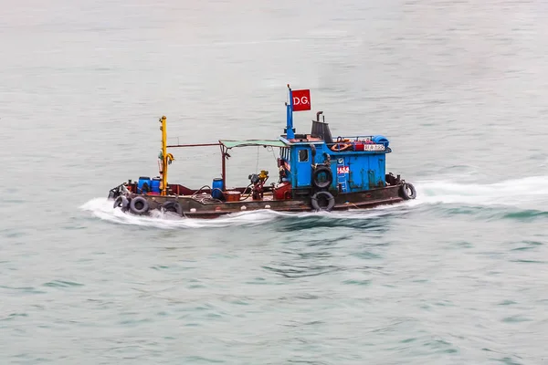 Schip varen victoria harbor — Stockfoto