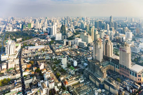 Visa hela bangkok skyline visar kontorsfastigheter och boende — Stockfoto