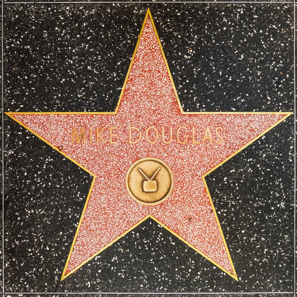 Mike Douglas estrela na Calçada da Fama de Hollywood — Fotografia de Stock