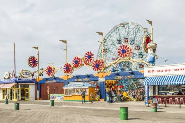  insanlar ünlü eski mesire Coney Island, amusemen ziyaret