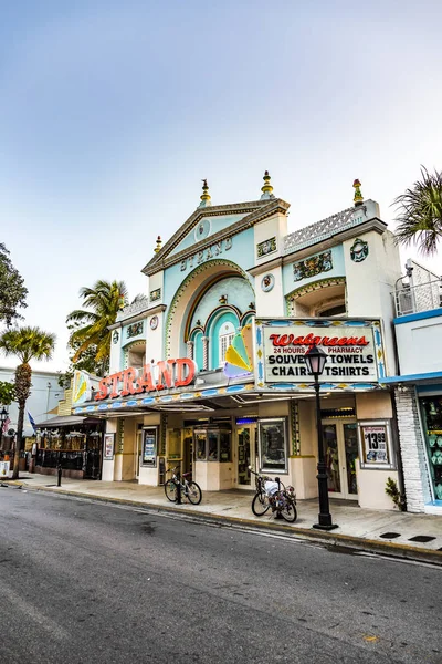 Key West Sinema Tiyatro Strand Key West insanlara — Stok fotoğraf