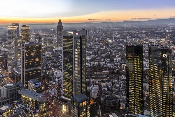 Panoramę Frankfurtu z rzeki Men i drapacze chmur — Zdjęcie stockowe