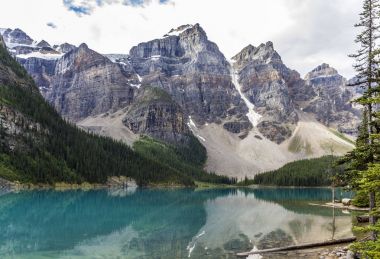 Göl Dağları ağaçlar manzara Gölü buzultaş, Kanada 