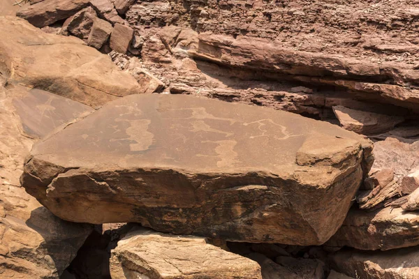 Granit kaya, Twyfelfontein Unesco Wor Bushmen gravür — Stok fotoğraf