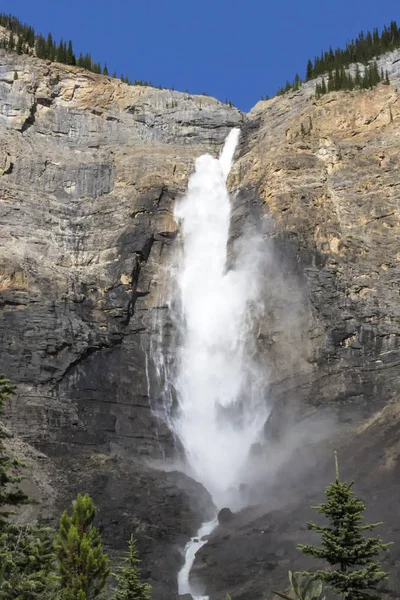 Caída de agua takakkaw en el parque nacional Yoho, Canadá —  Fotos de Stock