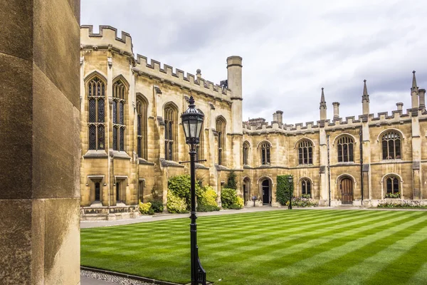 Courtyard of the Corpus Christi College, Is one of the ancient c — Stock Photo, Image