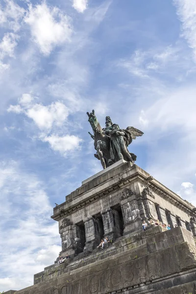 Estátua equestre do imperador alemão Guilherme I em German Corner i — Fotografia de Stock