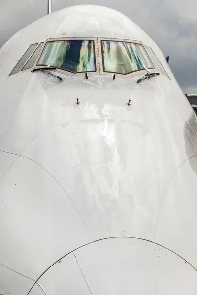 Aircraft nose with cockpit window — Stock Photo, Image