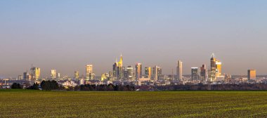 Frankfurt manzarası şafak alanları ile görünümünü