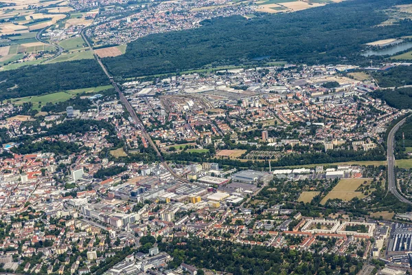 Antenne von Hanau bei Frankfurt im Landeanflug auf den Flughafen Frankfurt — Stockfoto