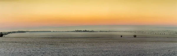 Nascer do sol cênico na neve coberto paisagem de inverno na Turíngia — Fotografia de Stock