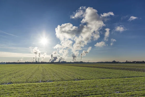 bir sanayi bölgesi Dumanlı bacaları 