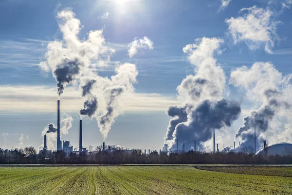 bir sanayi bölgesi Dumanlı bacaları 