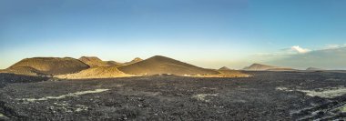Lanzarote, Timanfaya Milli Parkı içinde volkanik manzara 