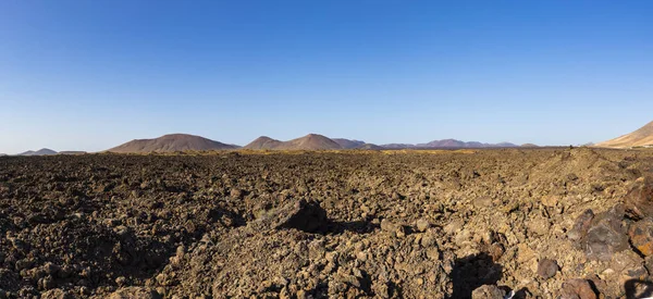 Vulkánok a Timanfaya Nemzeti park közelében Mancha Blanca — Stock Fotó