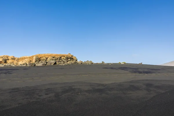 Playa negra volcánica —  Fotos de Stock