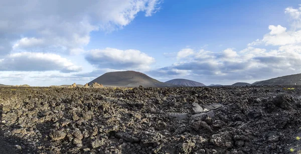Volcanic crater in timanfaya national park — Stock Photo, Image