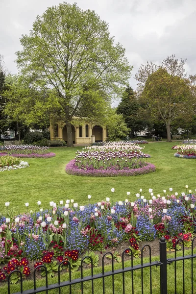 Zona pintoresca del parque en Jephson Gardens en Leamington Spa — Foto de Stock