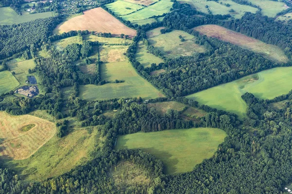 Aérea de prados, árboles y campos — Foto de Stock