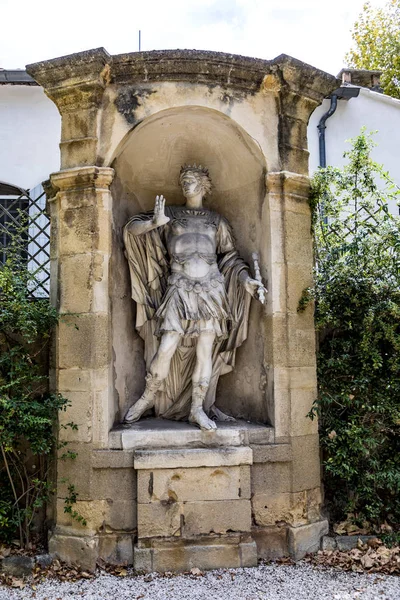 Gamla statyer i Aix en provence i joseph SEK mausoleum — Stockfoto