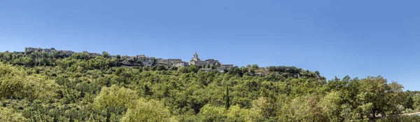 Met het oog op oude dorp van Venasque op een heuvel, Provence, Frankrijk — Stockfoto