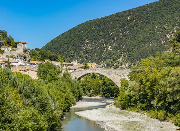 Nyons bir ortaçağ köprü Nehri Eygues n köprüdür