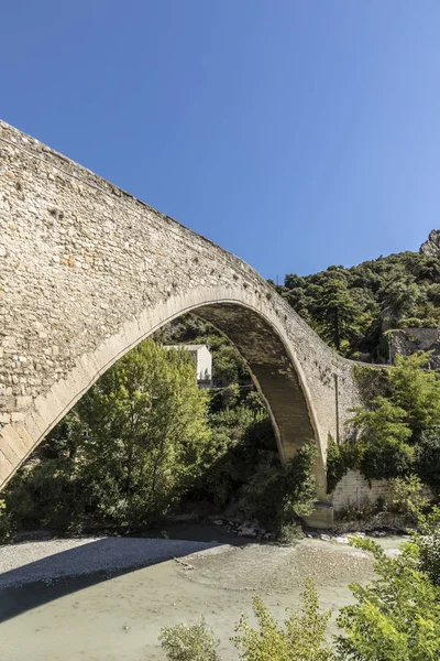 Gammal romersk bro i Nyons — Stockfoto