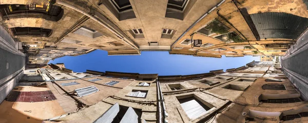 Panorama van zeer smalle oude straatjes in Aix-en-Provence — Stockfoto