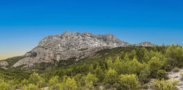 Monte sainte-victoire na provence, a montanha de Cezanne — Fotografia de Stock