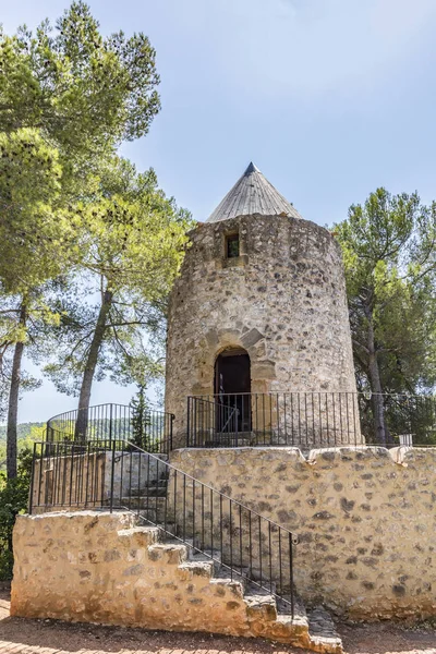 Windmill painted by Paul Cezanne in Le Tholonet, Provence, Franc — Stock Photo, Image