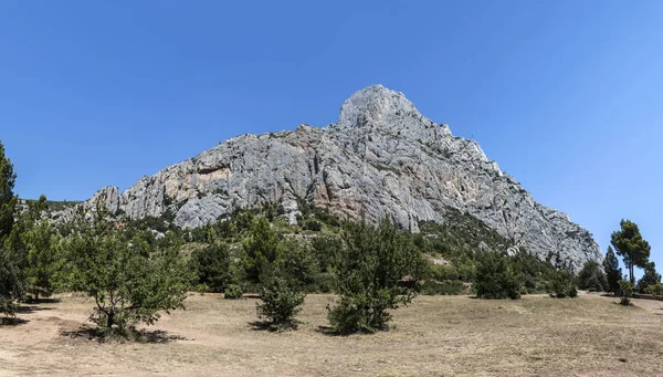 Monte sainte-victoire na provence, a montanha de Cezanne — Fotografia de Stock