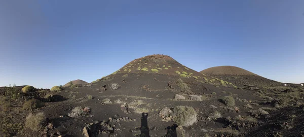 Volcanes en el parque nacional de Timanfaya cerca de Mancha Blanca —  Fotos de Stock