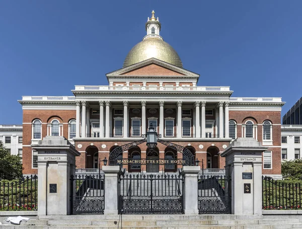 The Massachusetts State House Under Blue Sky — Stock Photo, Image