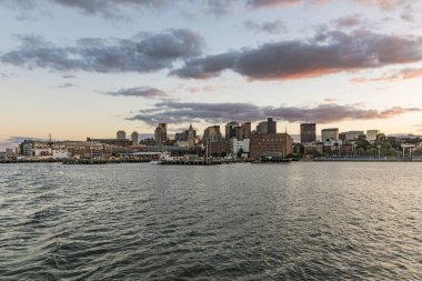 Boston manzarası için'nde Günbatımı görüntülemek
