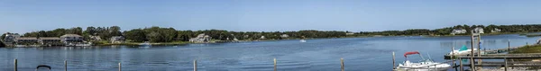 Mooie oude huizen, stranden en meren in Yarmouth, Massachus — Stockfoto