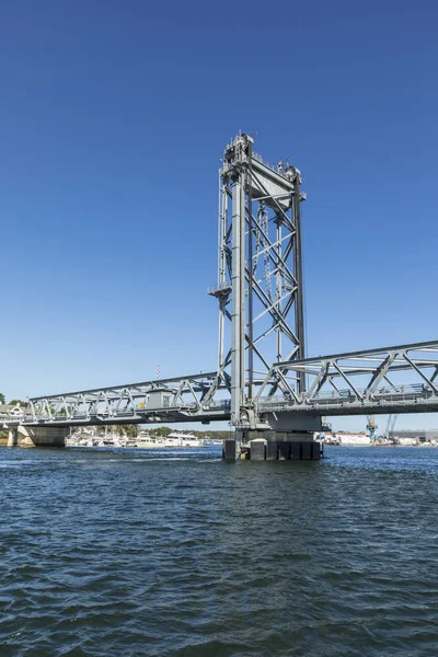 A Ponte Memorial sobre o Rio Piscataqua, em Portsmouth, w — Fotografia de Stock