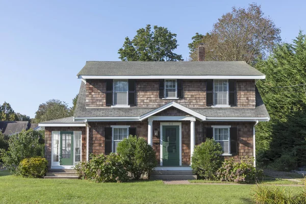 Típica casa familiar pequeña en los estados de Nueva Inglaterra de la — Foto de Stock