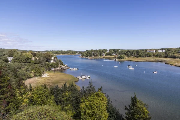 Vista aérea a los lagos alrededor de Gloucester con barcos en el sho —  Fotos de Stock