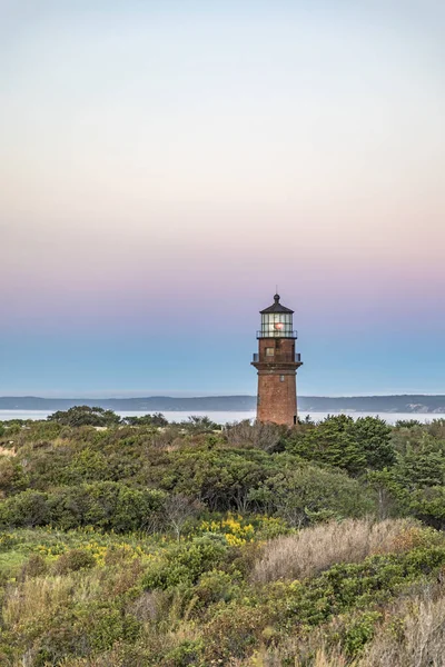 Gay Head Lighthouse y Gay Head acantilados de arcilla en el westernmo —  Fotos de Stock