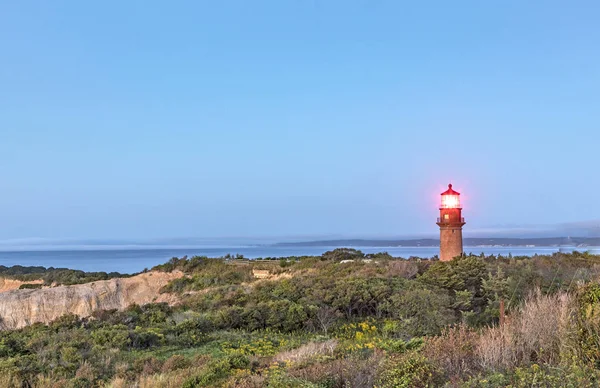 Gay Head Lighthouse y Gay Head acantilados de arcilla en el westernmo —  Fotos de Stock