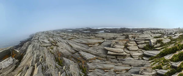 Malebné pobřeží v Cape Elisabeth v mlze — Stock fotografie