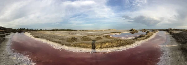 Rött Salt lake - Camarque, Frankrike — Stockfoto